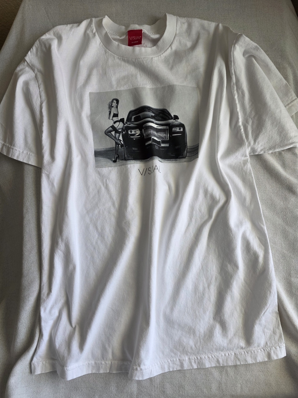 V/SUAL Graphic Tee Car & Model Print, Black & White XL Like New - Picture 2 of 7